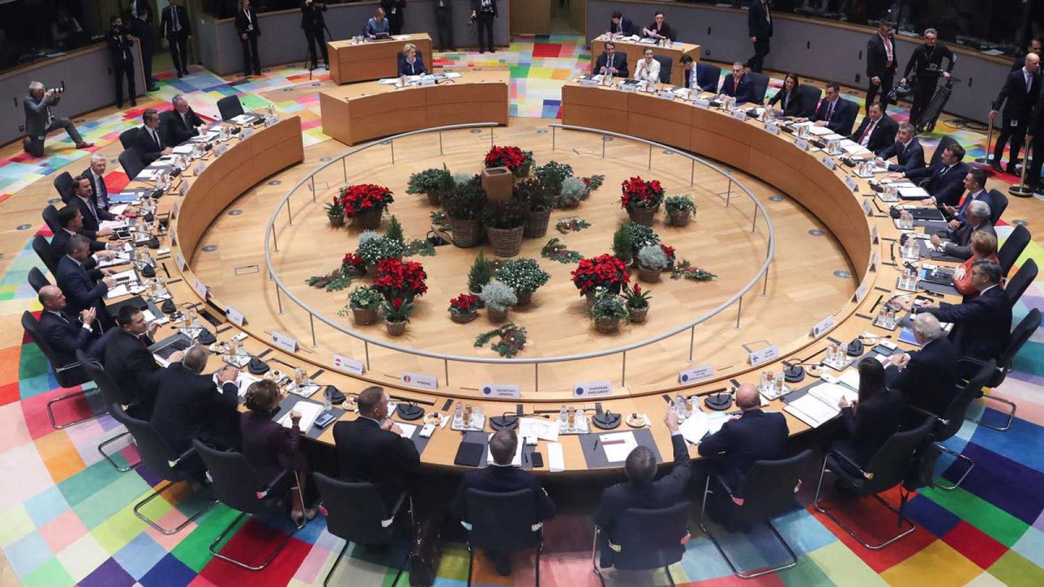 La UE reanudará cumbre tras no lograr acuerdo sobre plan económico postpandemia