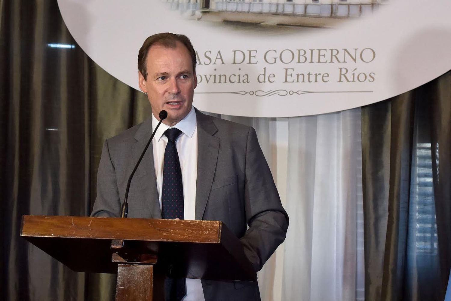 Bordet aceptó la renuncia de diez integrantes del gabinete