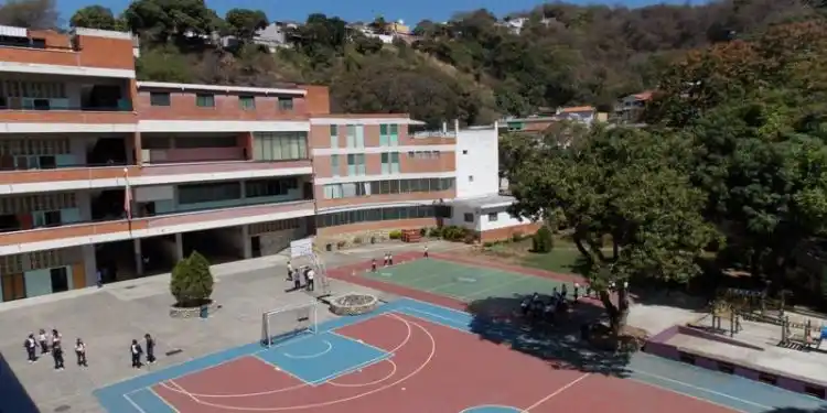 “Por presuntamente ABUSAR de un niño”: colegio El Carmelo investigará a un profesor