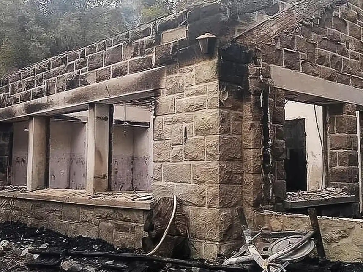 Nuevo ataque en Villa Mascardi: apedrearon una cabaña e incendiaron un puesto de Gendarmería