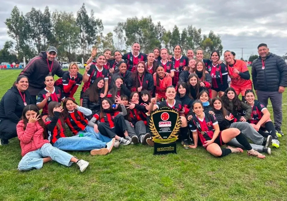 Independencia goleó a Ciclista para alzarse con la Copa Femenina (Femrojinegro en Instagram)