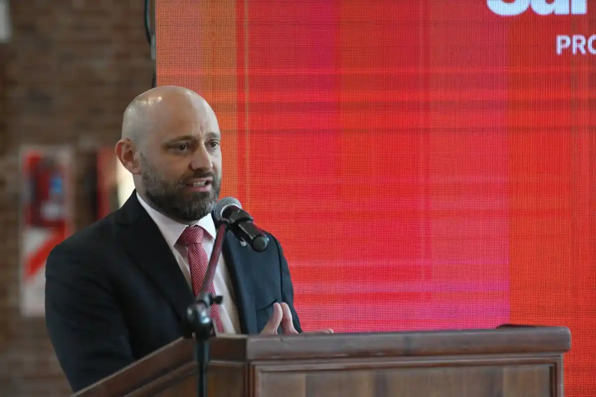 De acuerdo a la carpeta del cliente, la línea puede financiar hasta el 100 % del proyecto.