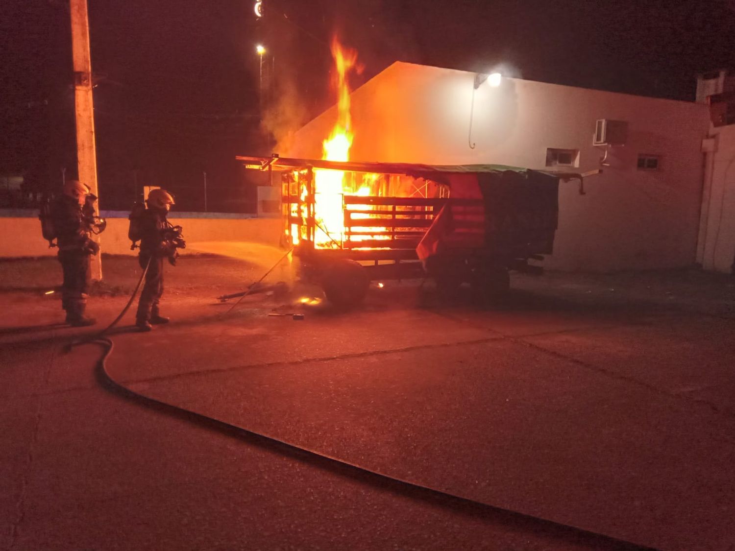 Incendio de acoplado en Sociedad Sportiva