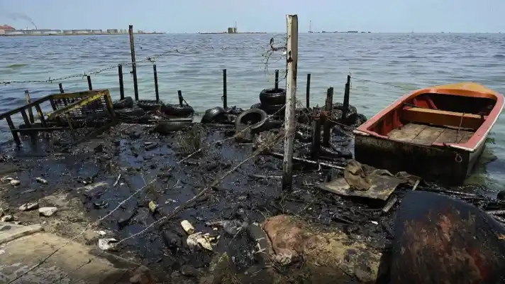 Derrames de crudo en El Palito, Cardón y Amuay amenazan el medioambiente