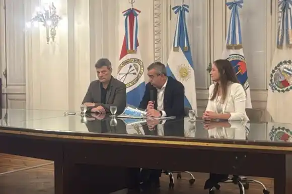 Presentan un plan de modernización del tránsito con semáforos con IA y cambios en el estacionamiento