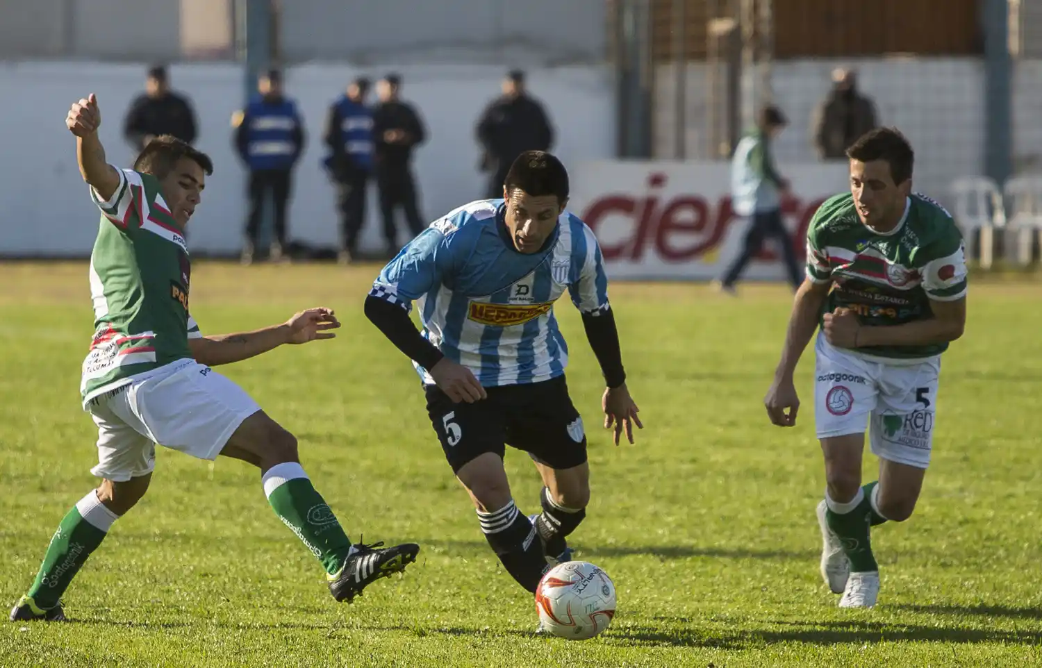 Juventud se quedó con tres puntos clave para liderar la Zona Norte