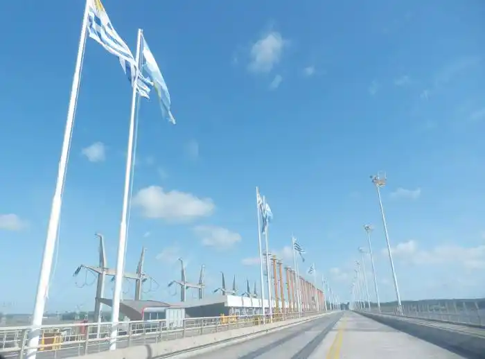 Medios nacionales reflejan gestiones de Bordet para abrir las fronteras