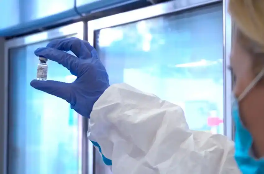 El Gobierno habló de 600 mil dosis y ahora aclara que son sólo 300 mil en diciembre