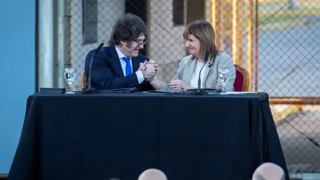 Milei junto a Bullrich.