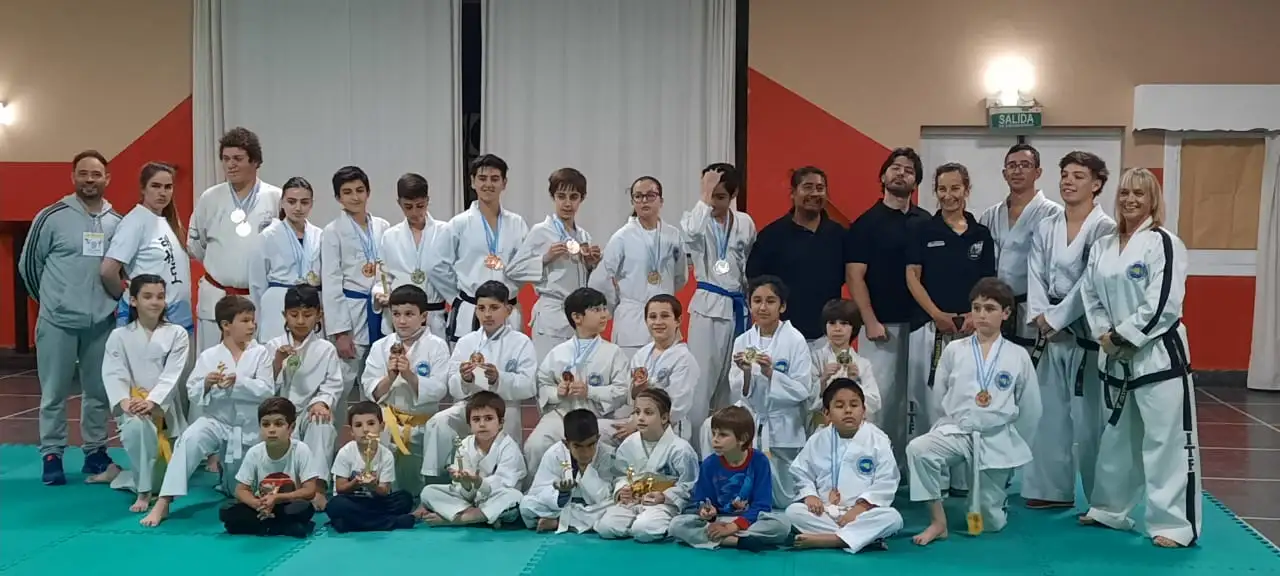 Tandil dijo presente en Azul.