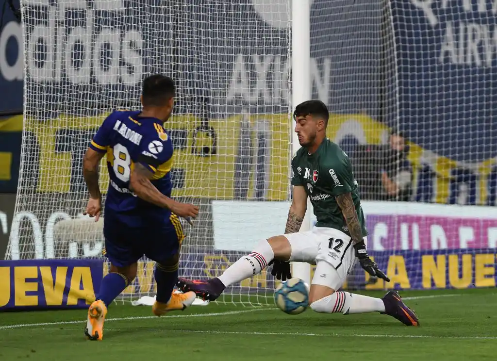 Boca lo ganó con dos apariciones de Cardona