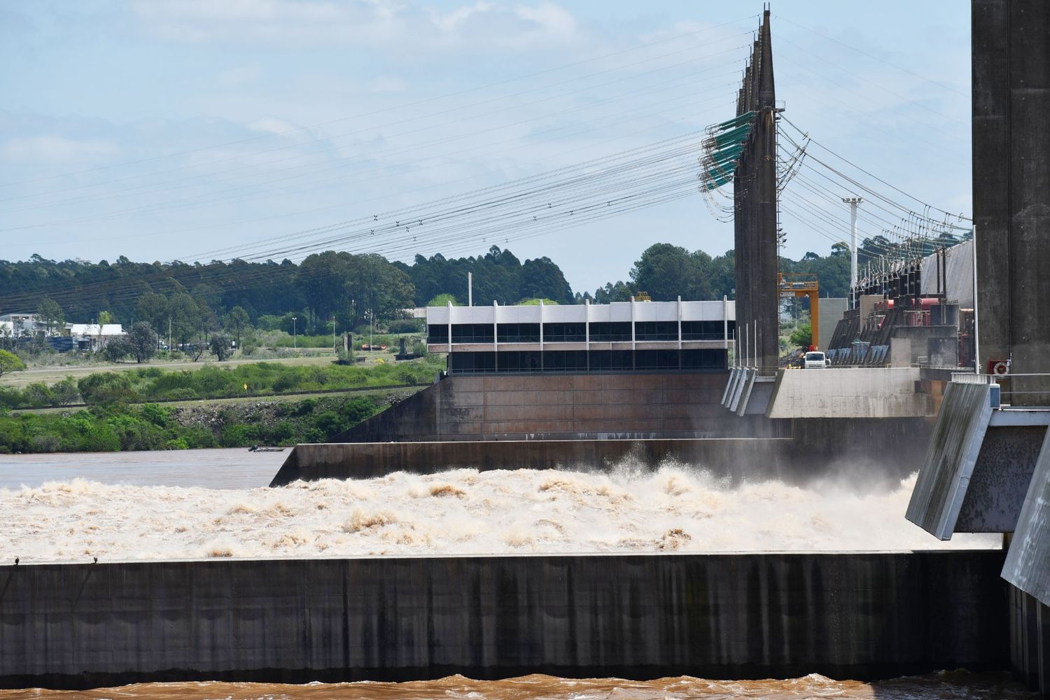 Las importantes lluvias impactarán en los niveles del río, aguas abajo de la Represa