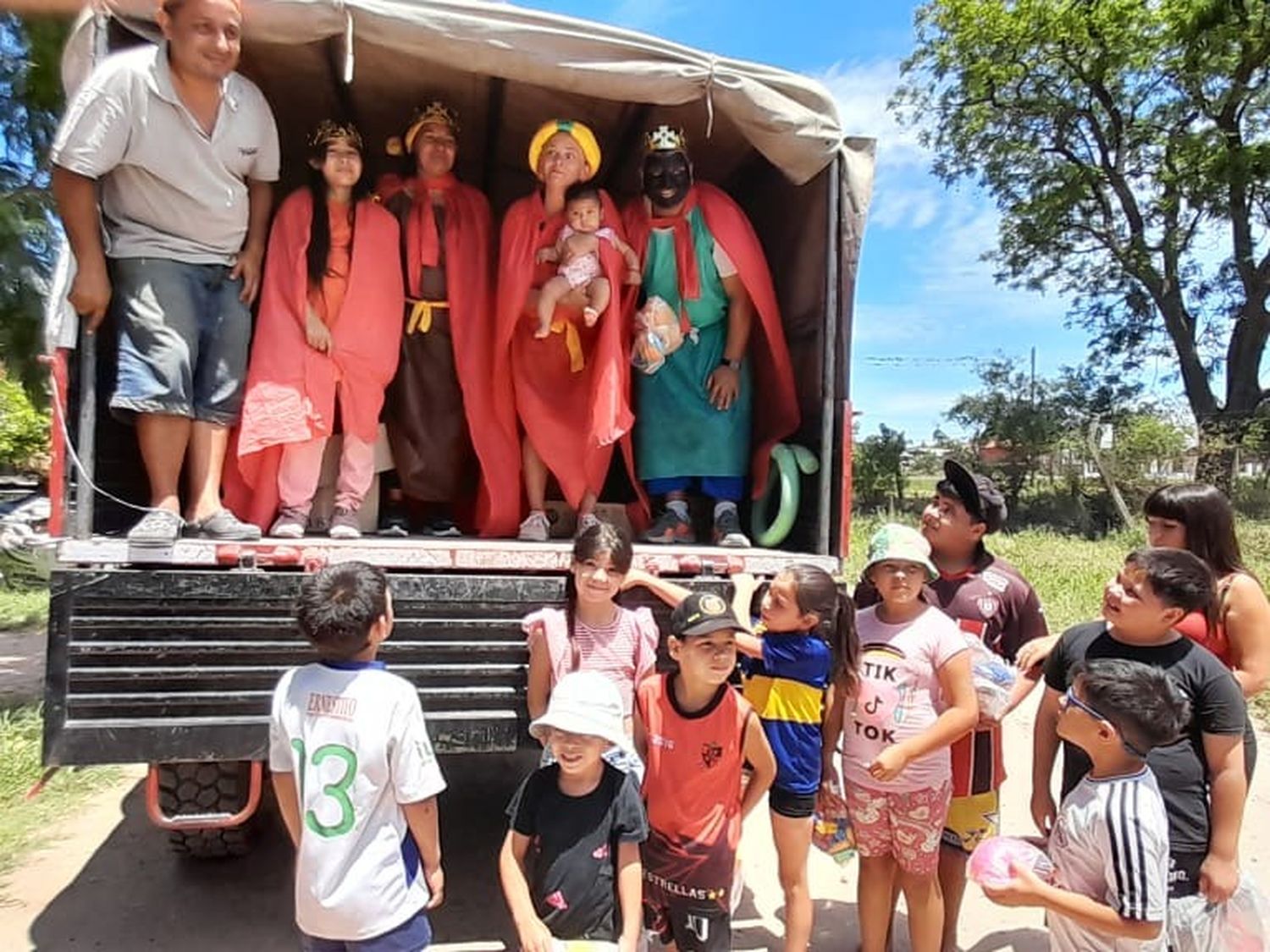 El grupo solidario recorrió sólo algunos barrios de la ciudad.