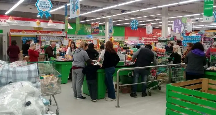 Hoy, primer miércoles de agosto con descuentos del 50 % con Banco Provincia