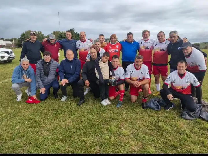 Central Larroque se consagró campeón del torneo de fútbol veterano +50 en el predio de Barrio Norte