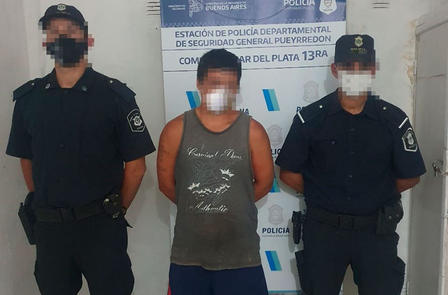 Golpeó por la espalda a su hijo de un año y fue aprehendido