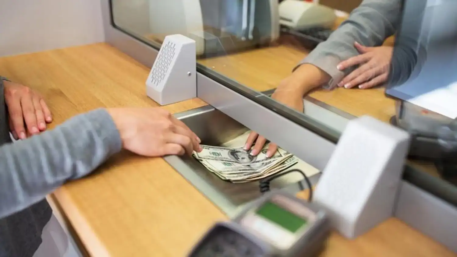 empleado bancario - 2