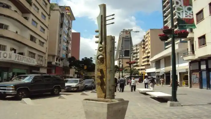 SU MADRE DESESPERADA NO DEJÓ ESCAPAR AL CHOFER: bebé de seis meses muere arrollada en Sabana Grande