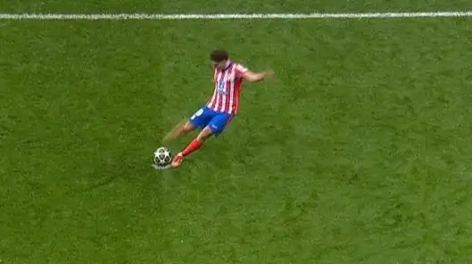 El polémico penal anulado a Julián Álvarez que le costó la eliminación al Atlético de Madrid