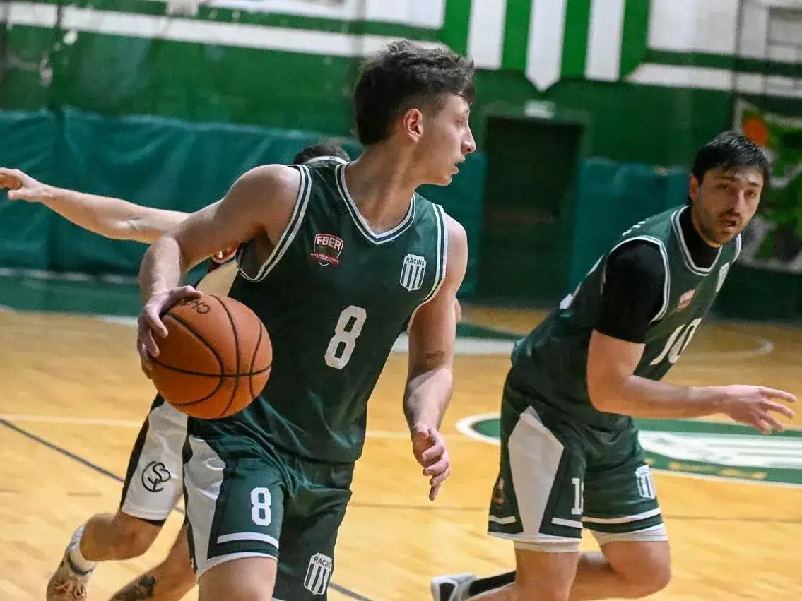 Santino Luca lideró a Racing y terminó como máximo anotador con 21 puntos. Crédito: MR Fotografía.