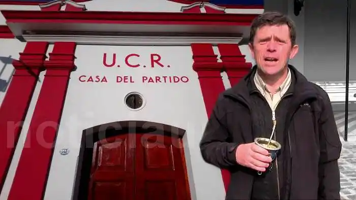 �SLa política de patear la  pelota y no resolver nada⬝