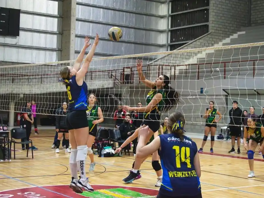 Habrá duelo de inferiores hasta Primera en el Polideportivo Municipal