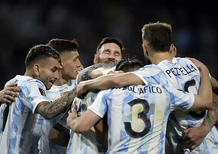 La Selección Argentina se despidió con una goleada 3 a 0 ante Venezuela