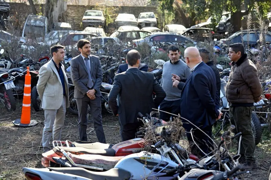 Pullaro supervisó el proceso de compactación de vehículos incautados