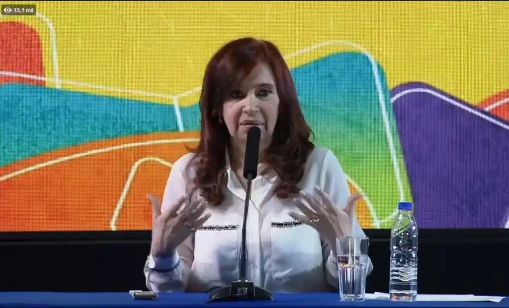 El Gobierno salió al cruce de la Corte por aplazar el juicio a Cristina Kirchner