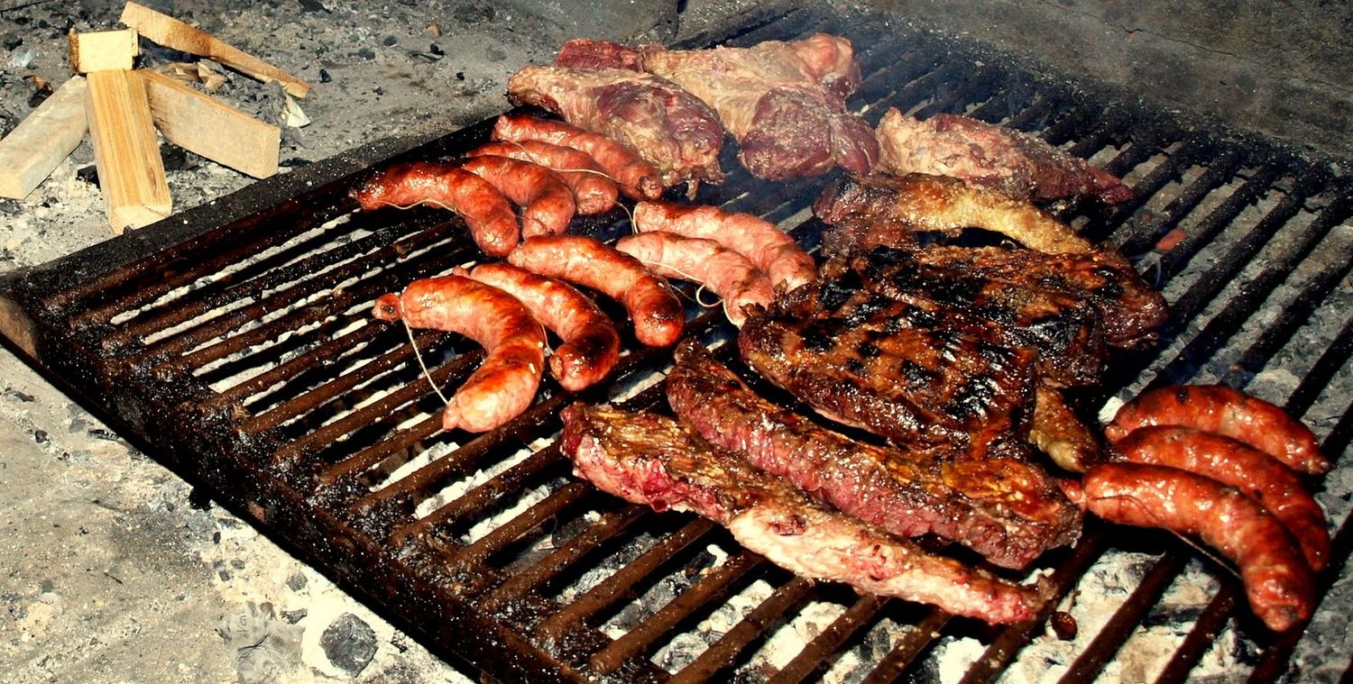 Se desplomó el consumo de carne y vino en el país