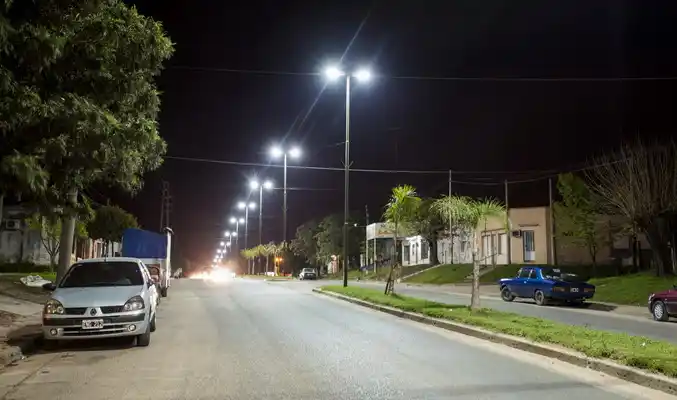 Se colocaron más de 1300 columnas de alumbrado público 