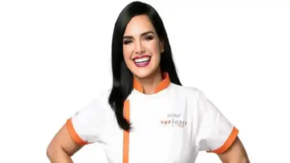 ¡CUANDO A VENEZUELA SE LLEVA ADENTRO! Scarlet Ortiz rompe en llanto al preparar arepas en Top Chef VIP