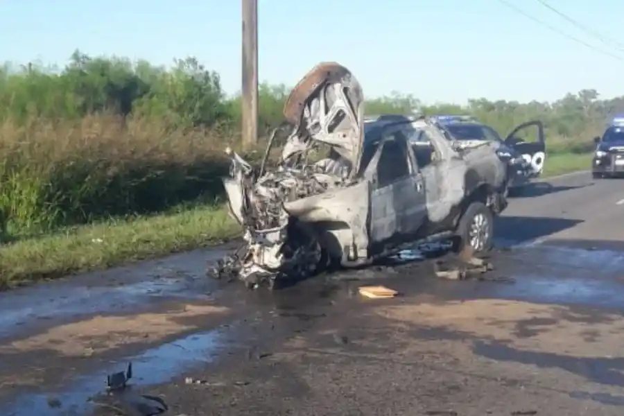 Dos jóvenes de 22 y 19 años chocaron un puente y sufrieron graves lesiones
