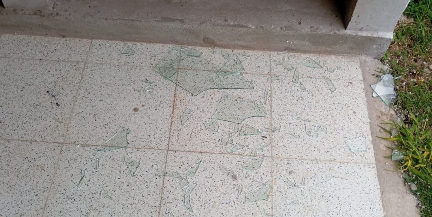 Actos vandálicos en un cementerio: robaron ofrendas y destrozaron los nichos