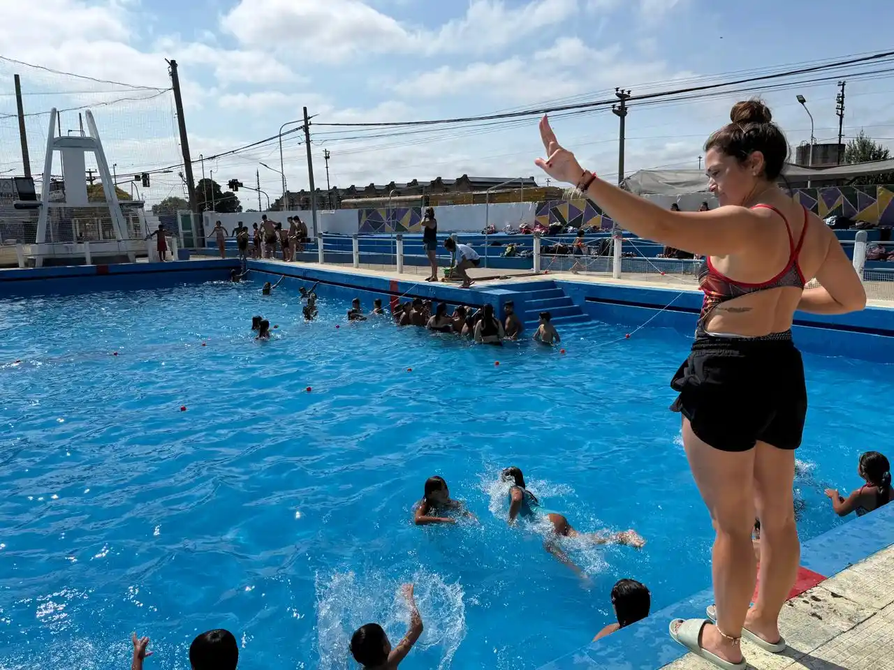 Clases de natación en Ferro, una de las propuestas de las Escuelas Abiertas de Verano.