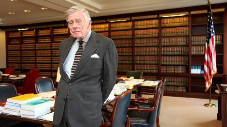 Griesa declaró en “desacato” a la Argentina