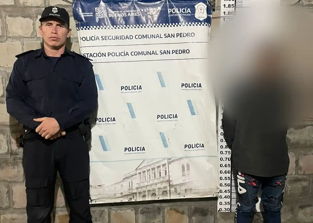 Policía arrestó a un joven de 19 años acusado de participar del asalto a una familia en calle Irlanda al 700. Foto: prensa Poiicía.