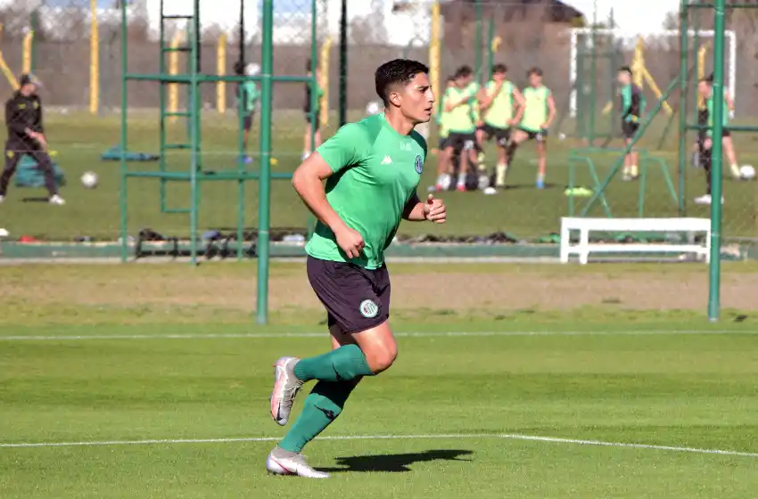 Kimberley sumó un defensor central