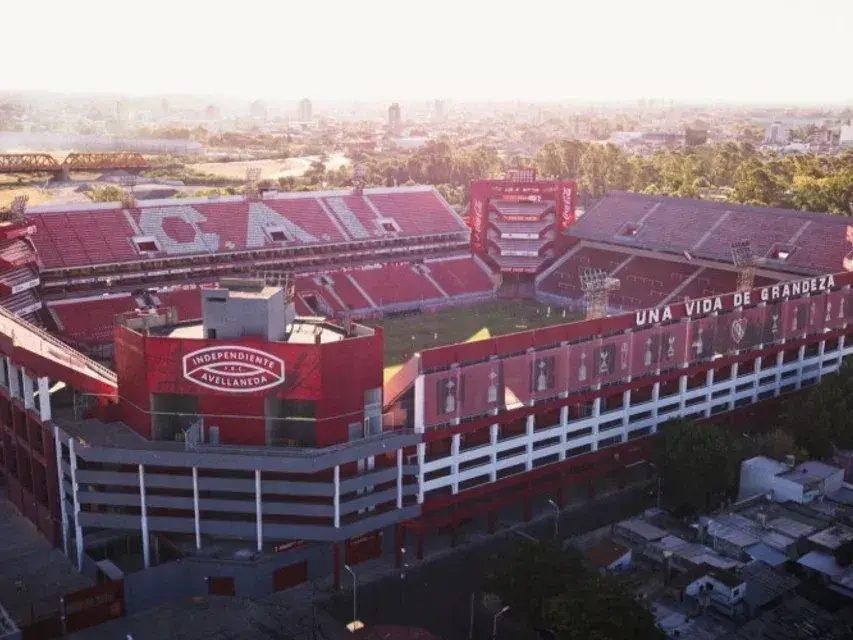 El Rojo con protestas por un posible nuevo sponsor para su casaca.