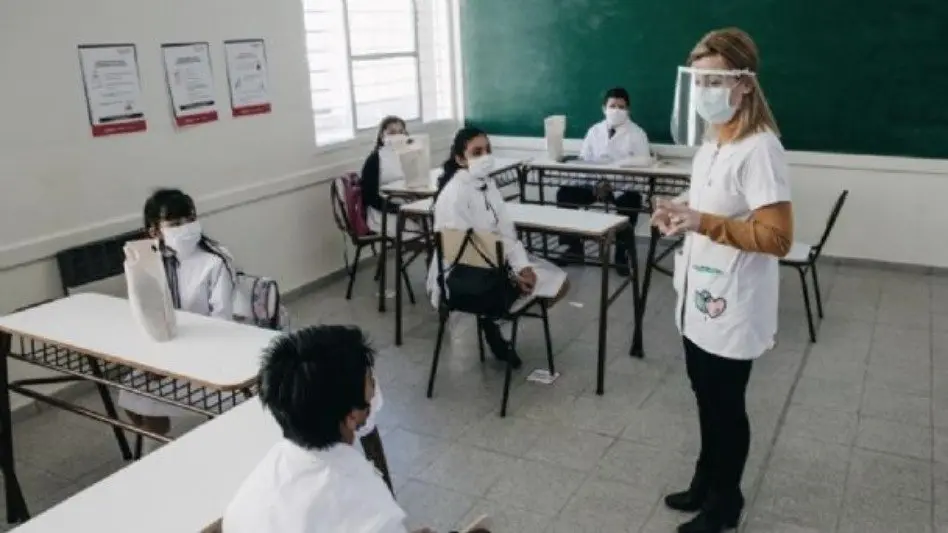 "Alrededor de un 70% del 90% de docentes y auxiliares vacunados ya tienen las dos dosis"