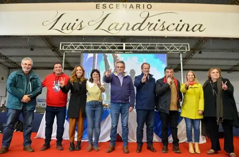 El Gobernador Bordet llamó a “bancar al gobierno” y a “seguir por este camino”