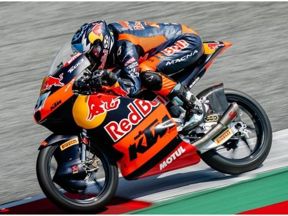 Valentín Perrone, el joven motociclista argentino hizo su primera pole en Austria.