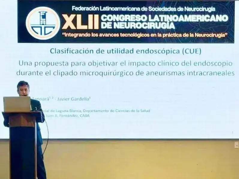 Docentes de la UPLaB exponen en Congreso Internacional
su investigación sobre cirugía de aneurismas cerebrales