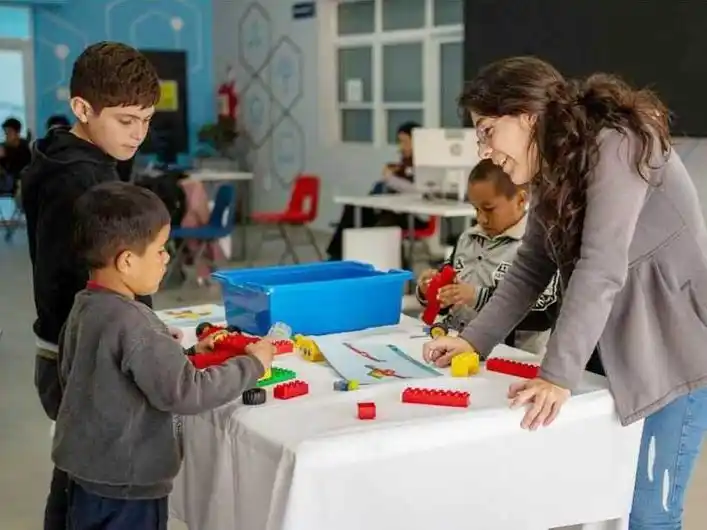 Empiezan los talleres de programación y 
robótica para los niños en el CID Eva Perón