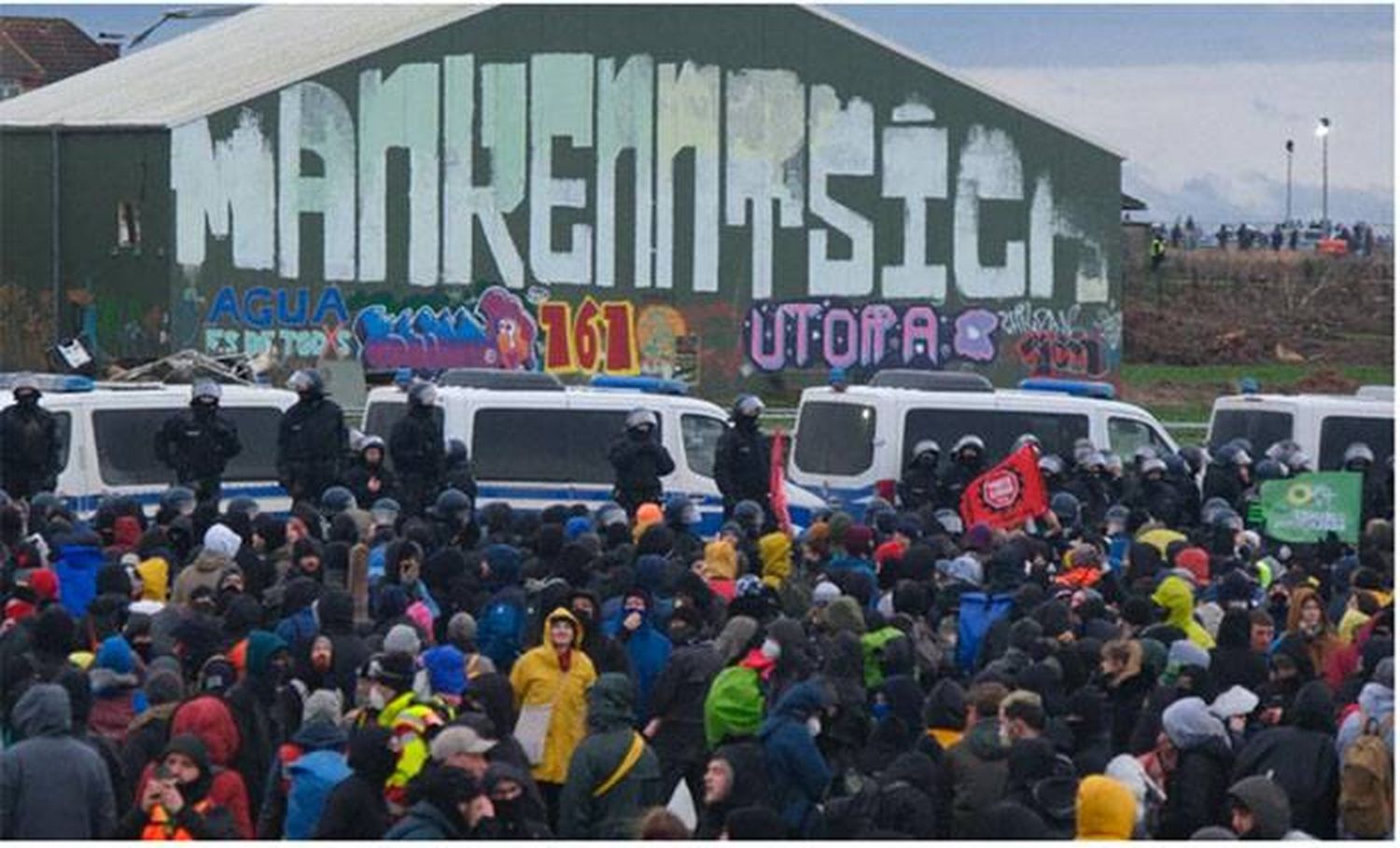 Reprimieron a ecologistas que protestaban contra una mina de carbón a cielo abierto