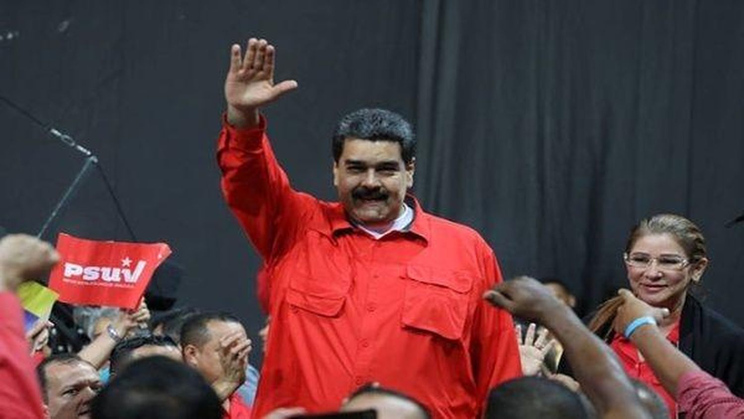 Nicolás Maduro inscribió su candidatura a presidente sin oponentes de peso