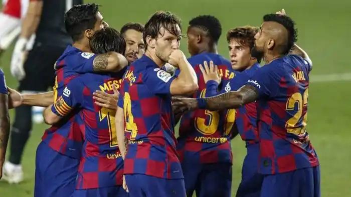 Barcelona, con lo justo, derrotó al Athletic Bilbao y recuperó la punta