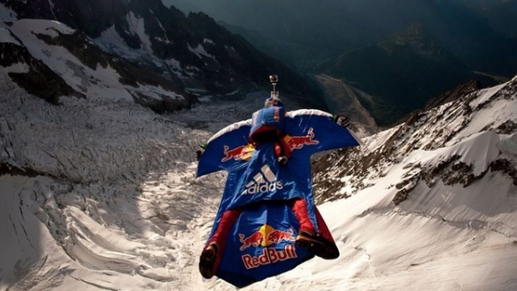 Deportista extremo muere luego de tirarse del Himalaya con un traje con alas