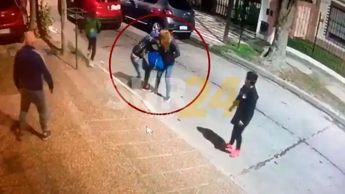 Impactante: golpearon a un menor, atacaron a sus abuelos y se llevaron el auto en 50 segundos