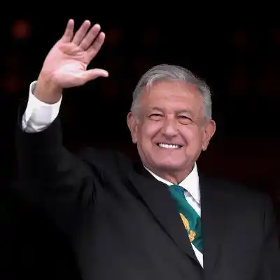 LÓPEZ OBRADOR cede y felicita a Joe Biden
